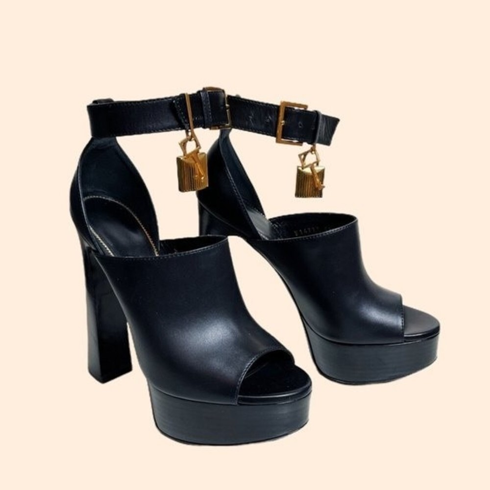 Tom Ford Platform Chunky Lock Key Heels